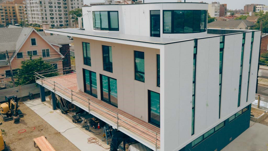 Avrams Windows and Doors private home in Manhattan Beach Brooklyn with aluminum windows, sliding doors, and coastal exterior design